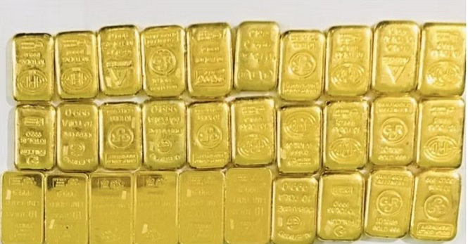 दो करोड़ के सोने के बिस्किट के साथ तस्कर गिरफ्तार