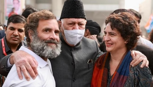 प्रियंका ने राहुल गांधी को बताया योद्धा, बोलीं- इन्हें कभी अडाणी और अंबानी नहीं खरीद पाएंगे