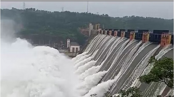 भारत को सूखे या बाढ़ से नुकसान पहुंचाना चाहता है चीन