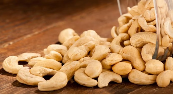 बाजारों में तेजी से बिक रहे हैं नकली काजू, ऐसे करें असली नकली में पहचान