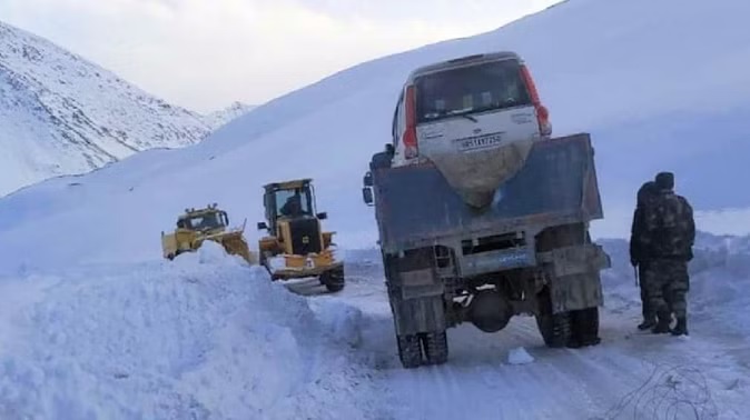 एलएसी पर भारत की चौकस तैयारी, 135 किमी लंबी लद्दाख रोड पर शुरू हुआ काम