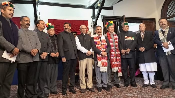 प्रतिभा सिंह के पुत्र विक्रमादित्य सहित 7 मंत्रियों ने ली शपथ