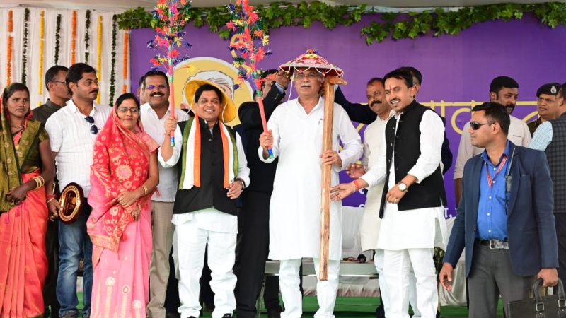 ग्रामीण अर्थव्यवस्था को मजबूत करने छत्तीसगढ़ में जल्द बनेगी ग्रामीण उद्योग नीति : मुख्यमंत्री श्री भूपेश बघेल