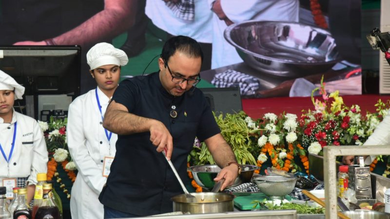 छत्तीसगढ़ मिलेट कार्निवाल : प्रसिद्ध शेफ विकास चावला ने मिलेट्स को भोजन में शामिल करने के बताए फायदे