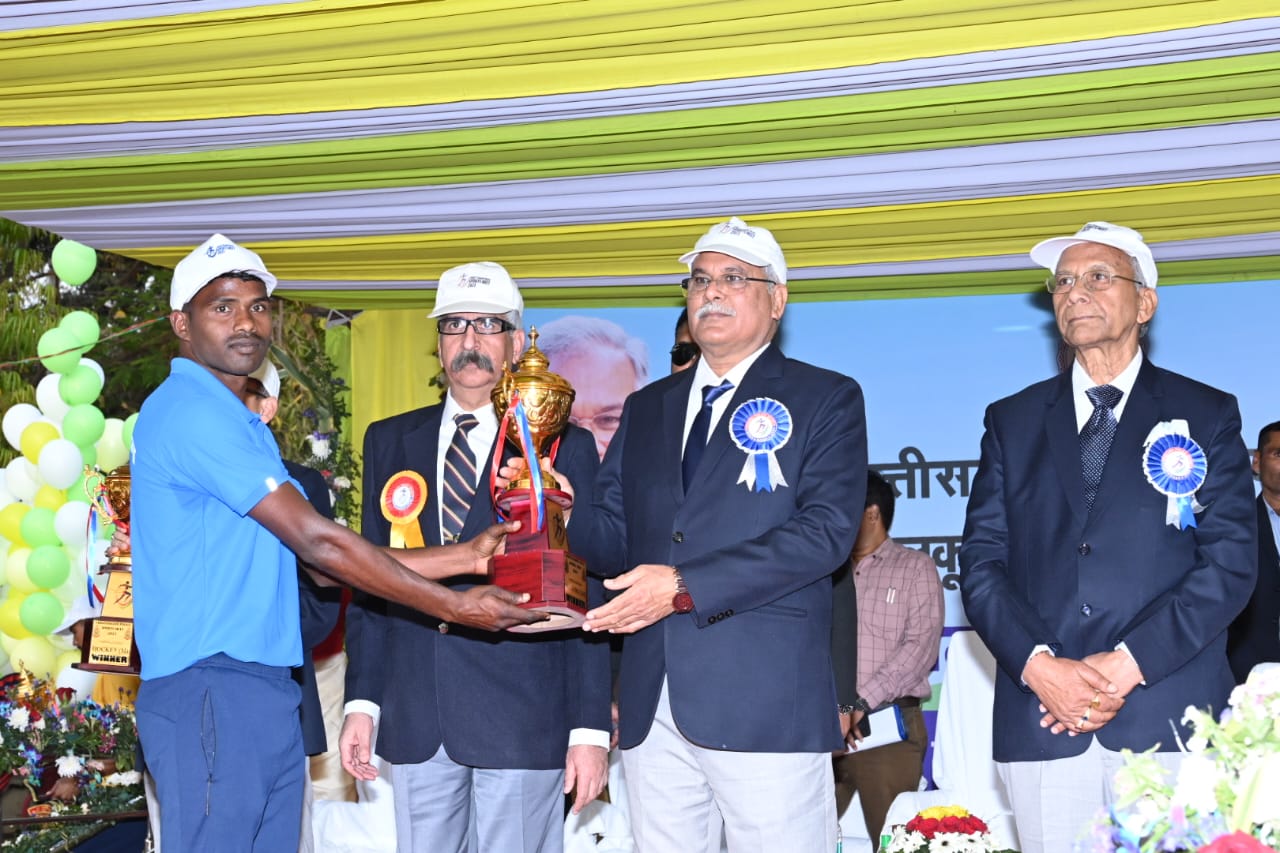 खेलकूद न सिर्फ हमें स्फूर्तिवान बनाता है बल्कि काम के तनाव से मुक्ति भी दिलाता हैः मुख्यमंत्री श्री भूपेश बघेल