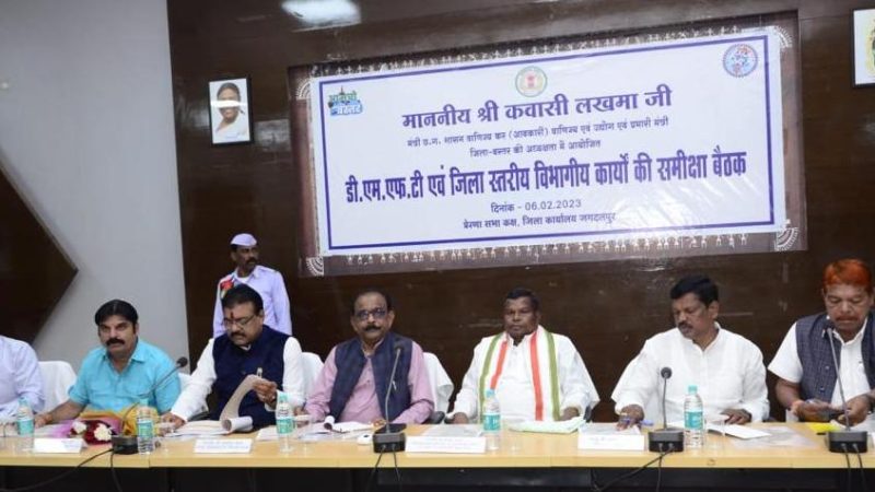 निर्माण कार्यों को प्राथमिकता से कराएं पूर्ण: मंत्री श्री कवासी लखमा