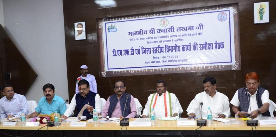 निर्माण कार्यों को प्राथमिकता से कराएं पूर्ण: मंत्री श्री कवासी लखमा