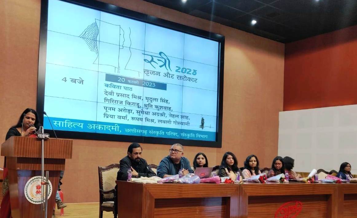 नए दौर में स्त्रियां रच रही हैं अपनी दुनिया का साहित्य