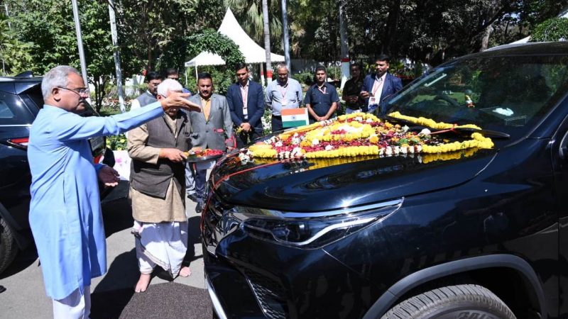 मुख्यमंत्री के काफिले में नये टोयोटा फॉर्च्यूनर वाहन किए गए शामिल