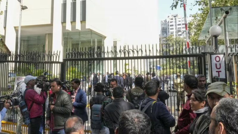 बीबीसी दफ्तरों के बाहर बढ़ाई सुरक्षा बढ़ाई