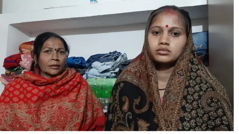 जली झोपड़ी में 24 घंटे यूं ही पड़े रहे मां-बेटी के शव, चादर तक न ढंकी