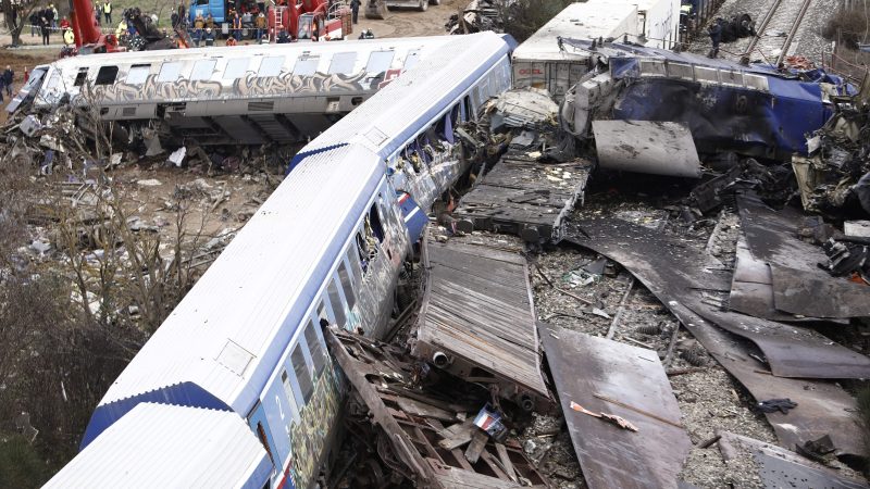 दार्जिलिंग में कंचनजंगा एक्सप्रेस से भिड़ी मालगाड़ी, 15 की मौत: 60 घायल