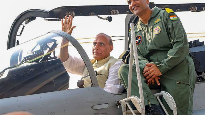 आईएनएस विक्रांत पर रक्षामंत्री..