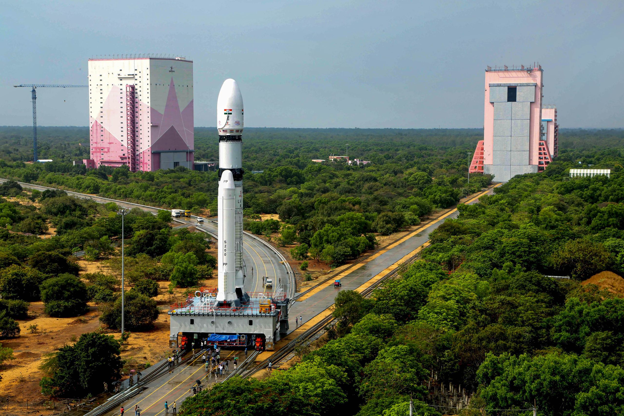 लो अर्थ ऑर्बिट सैटेलाइट्स के लॉन्चिंग की तैयारी…