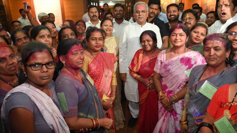 मानदेय वृद्धि पर आंगनबाड़ी कार्यकर्ताओं-सहायिकाओं ने जताया मुख्यमंत्री का आभार