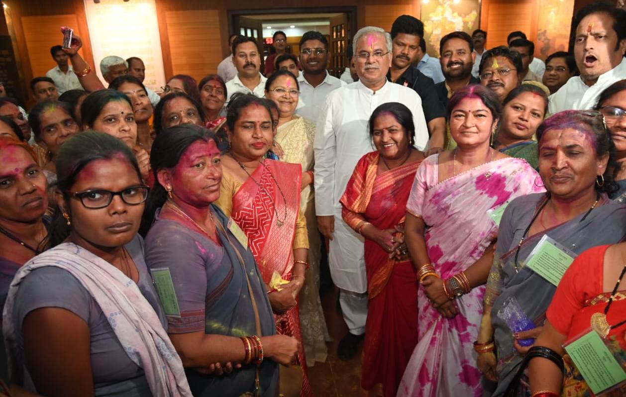 मानदेय वृद्धि पर आंगनबाड़ी कार्यकर्ताओं-सहायिकाओं ने जताया मुख्यमंत्री का आभार