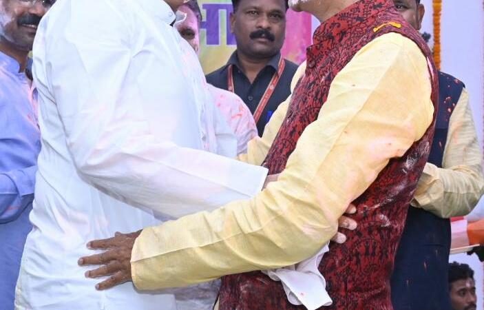 मुख्यमंत्री और विधानसभा अध्यक्ष ‘होली मिलन समारोह‘ में हुए शामिल