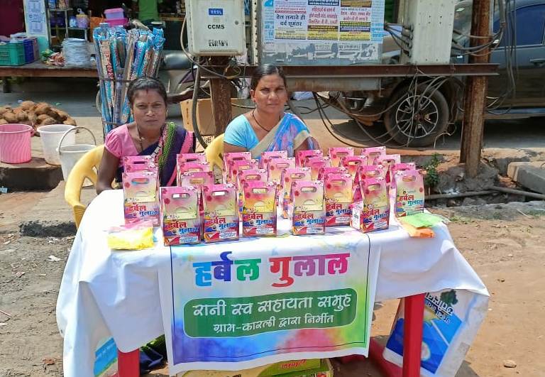 दंतेवाड़ा : बदलता दंतेवाड़ाः नई तस्वीर : खुशियों भरी रही दीदियों की होली