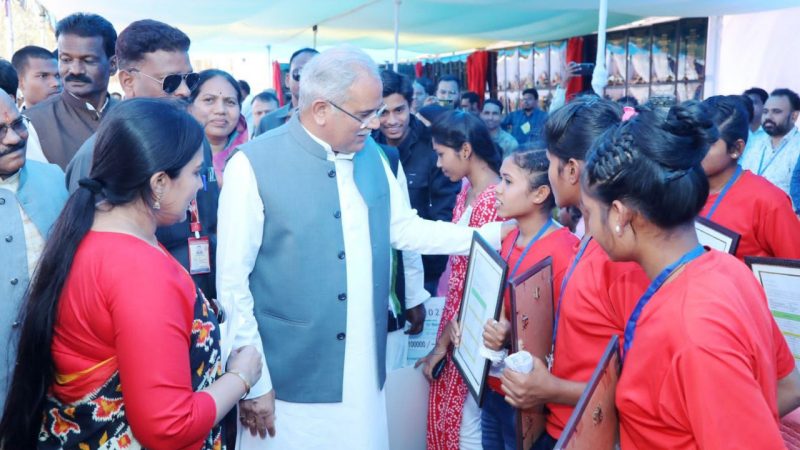 कांकेर के तेढ़ाईकोंदल की बेटी आशा लता जयपुर में करेगी नौकरी