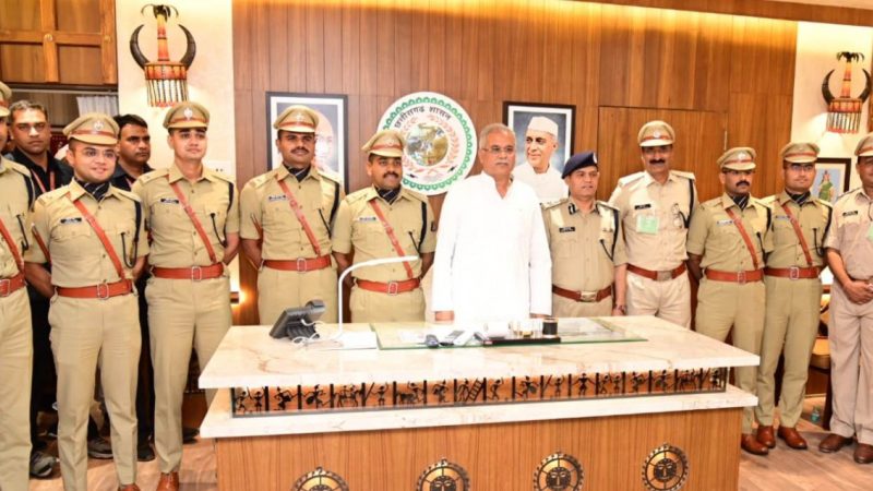 मुख्यमंत्री से भारतीय पुलिस सेवा के प्रशिक्षु अधिकारियों ने की सौजन्य मुलाकात