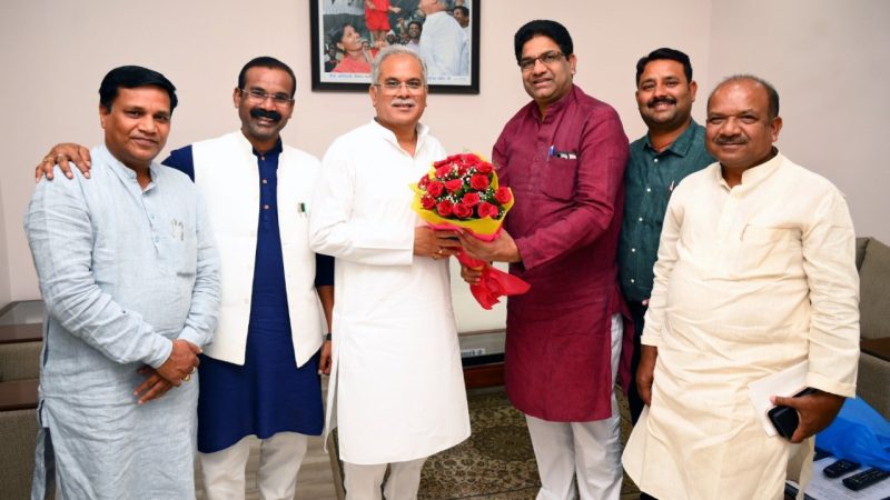 मुख्यमंत्री से संसदीय सचिव और विधायक गणों ने की सौजन्य मुलाकात