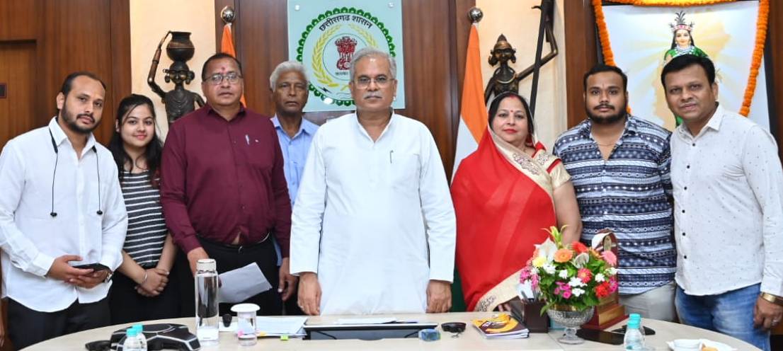 मुख्यमंत्री श्री बघेल ने ‘कका जिन्दा हे‘ छत्तीसगढ़ी गीत आडियो का किया विमोचन