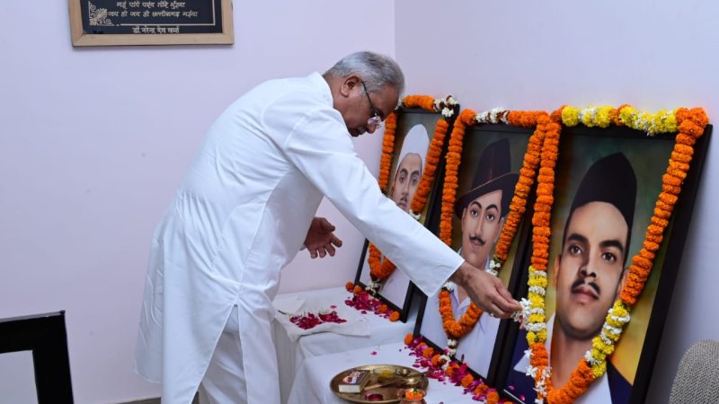 मुख्यमंत्री ने भगत सिंह, राजगुरु और सुखदेव के शहादत दिवस पर उन्हें किया नमन