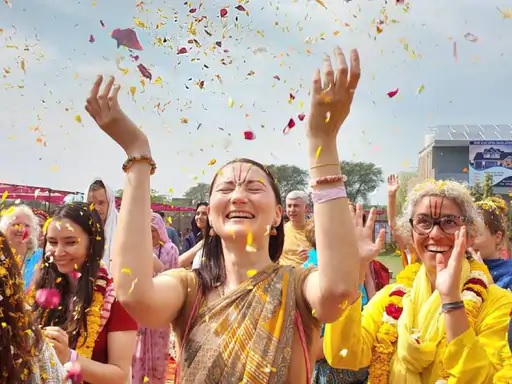 होली के दूल्हे की बारात, सारा गांव बनता है बाराती