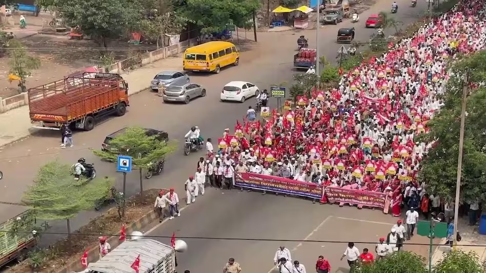 सरकार से नाराज महाराष्ट्र के किसानों ने फूंका बिगुल.. नासिक से मुंबई तक 203 किमी पैदल मार्च