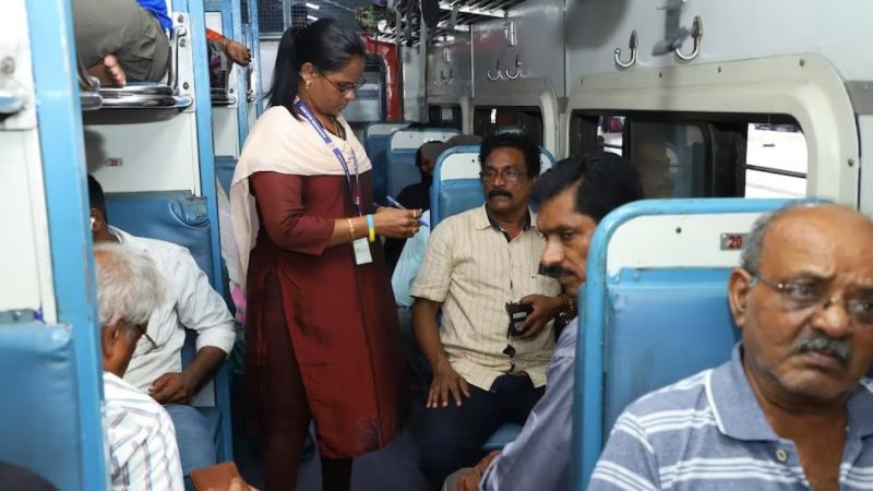 बेटिकट यात्रियों की आफत बनीं महिला रेलकर्मी, वसूला 1 करोड़ जुर्माना!