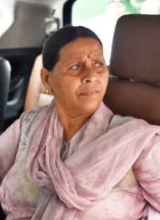 राबड़ी देवी के घर पर सीबीआई की छापेमारी