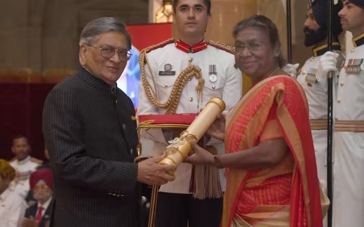 कर्नाटक के पूर्व सीएम कृष्णा को पद्म विभूषण, उद्योगपति बिरला को पद्म भूषण