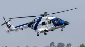 नेवी के हेलीकॉप्टर की अरब सागर में इमरजेंसी लैंडिंग, बाल-बाल बचे चालक दल के तीन सदस्य