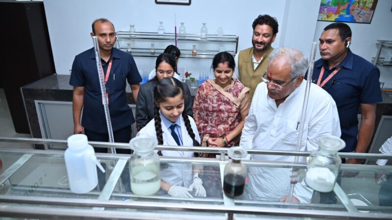 छात्र ने सुनाया गीता का श्लोक, धर्मक्षेत्रे कुरुक्षेत्रे समवेता युयुत्सवः, मामकाः पाण्डवाश्चैव किमकुर्वत सञ्जय