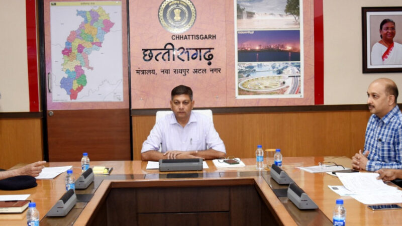 मुख्यमंत्री श्री भूपेश बघेल ने कोरोना के बढ़ते मामलों को देखते हुए सतर्कता बरतने के दिए निर्देश, मुख्यमंत्री के निर्देश पर मुख्य सचिव ने अधिकारियों की उच्च स्तरीय बैठक ली