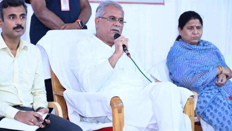 मुख्यमंत्री ने मुंगेली में सामाजिक संगठनों के प्रतिनिधियों से की मुलाकात