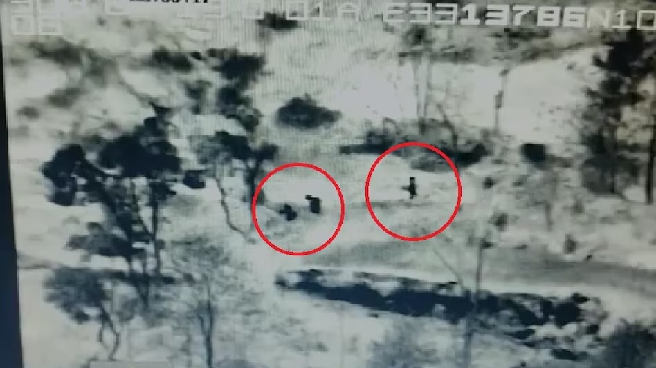 कैमरे में कैद हुए 3 घुसपैठिए, सेना ने 1 को मार गिराया