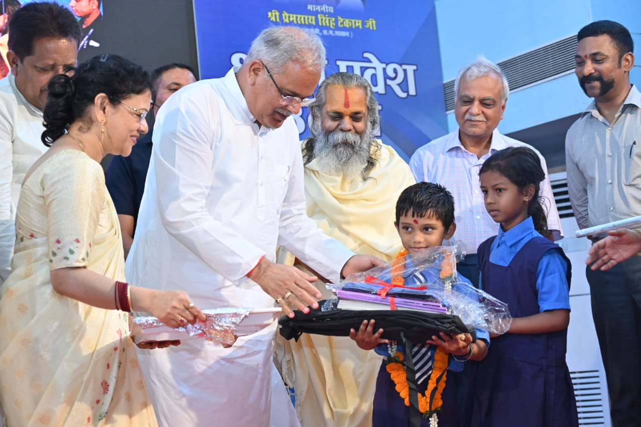 शैक्षणिक प्रगति के लिए गुणवत्तापूर्ण शिक्षा देने के साथ ही अधोसंरचना का किया जा रहा विकास