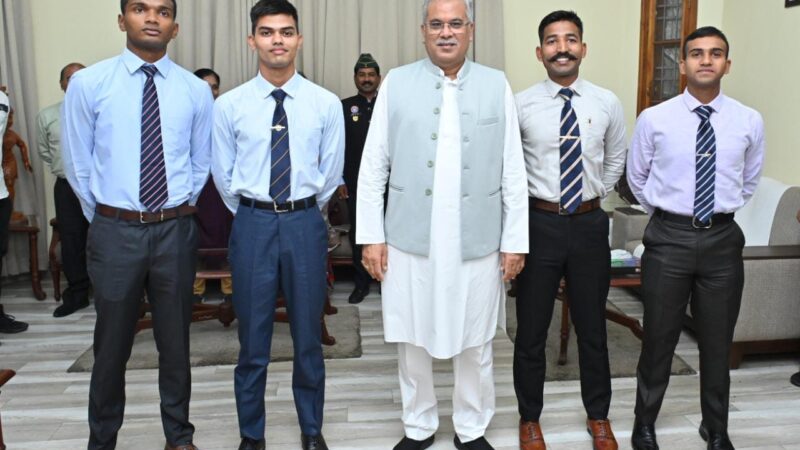 मुख्यमंत्री से छत्तीसगढ़ से भारतीय थल सेना में नवनियुक्त लेफ्टिनेंट अधिकारियों ने की सौजन्य मुलाकात