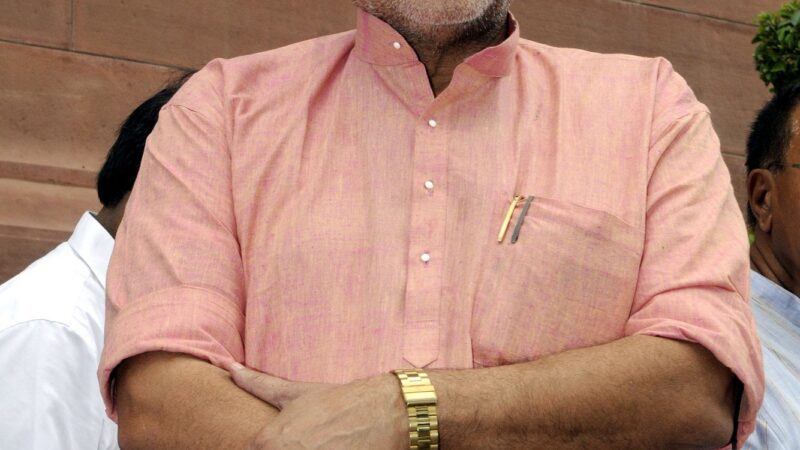 गोड़से अगर गांधी का हत्यारा है तो भारत का सपूत भी है : गिरिराज