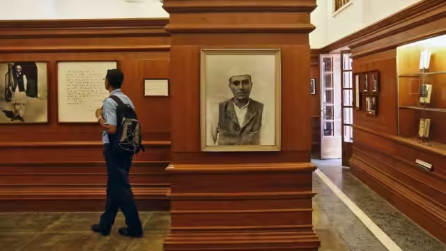 केंद्र ने बदला नेहरू मेमोरियल का नाम, पीएम मोदी पर बरसा विपक्ष