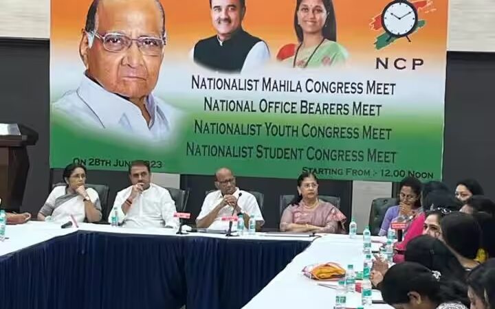 एनसीपी में सब कुछ ठीक नहीं, पोस्टर से गायब दिखे अजित पवार