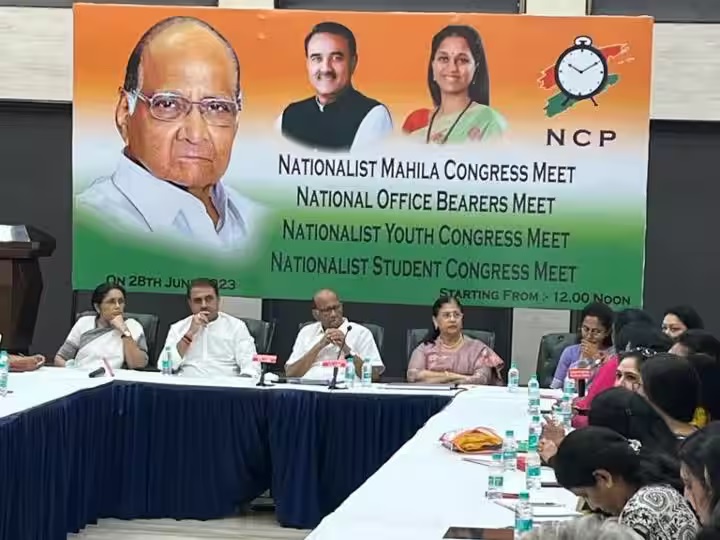 एनसीपी में सब कुछ ठीक नहीं, पोस्टर से गायब दिखे अजित पवार