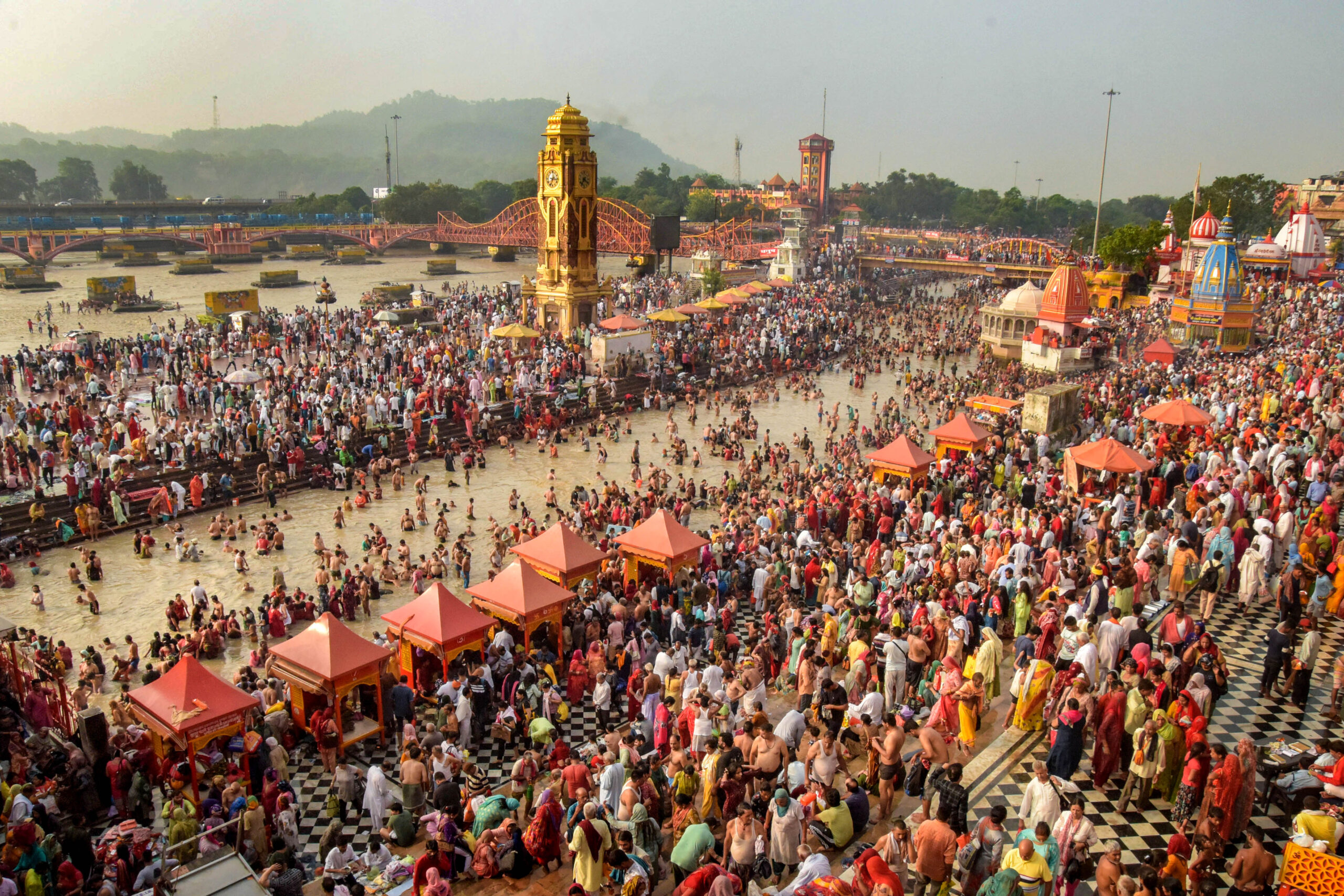 काशी से लेकर बाबा बैद्यनाथ तक भक्तों का सैलाब