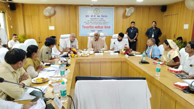 उप मुख्यमंत्री श्री टी.एस. सिंहदेव ने बेमेतरा में विकास कार्यों की समीक्षा की