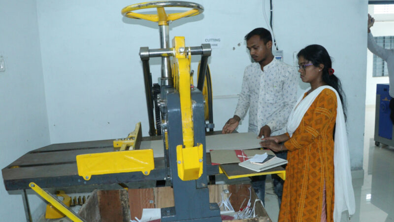 रीपा में तैयार हो रही है स्टेशनरी सामग्री