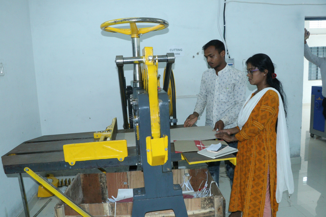 रीपा में तैयार हो रही है स्टेशनरी सामग्री