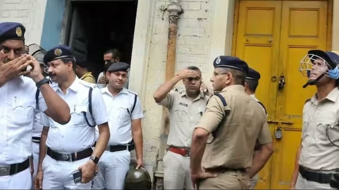 बंगाल में भाजपा कार्यकर्ताओं की पुलिस से हाथापाई