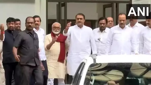 ‘हमने पैर पकड़कर आशीर्वाद लिया, एनसीपी को एक रखना चाहते हैं’