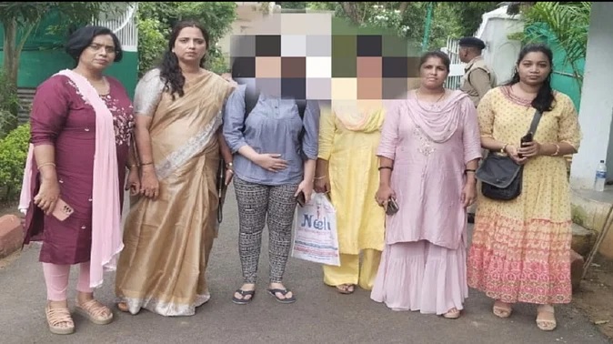 IG पर गंभीर आरोप: दुर्ग में भतीजी को बनाया बंधक, महिला विकास मंच की टीम ने किया रेस्क्यू: मौसी ने मांगी थी मदद